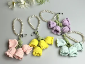 andmade Tulip Keychain, Cute Flower Pearl Chain Bag Accessories, Women’s Wool Crochet Bag Accessories, Crochet Flower Keychain