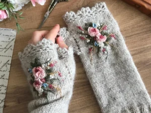 Embroidered Mittens / Handmade Mittens / Embroidered Gloves