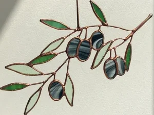 Stained Glass Green Olive Leaf Suncatcher – Handmade Twig Branchlet Decor for Plant Lovers and Mother’s Day Gifts